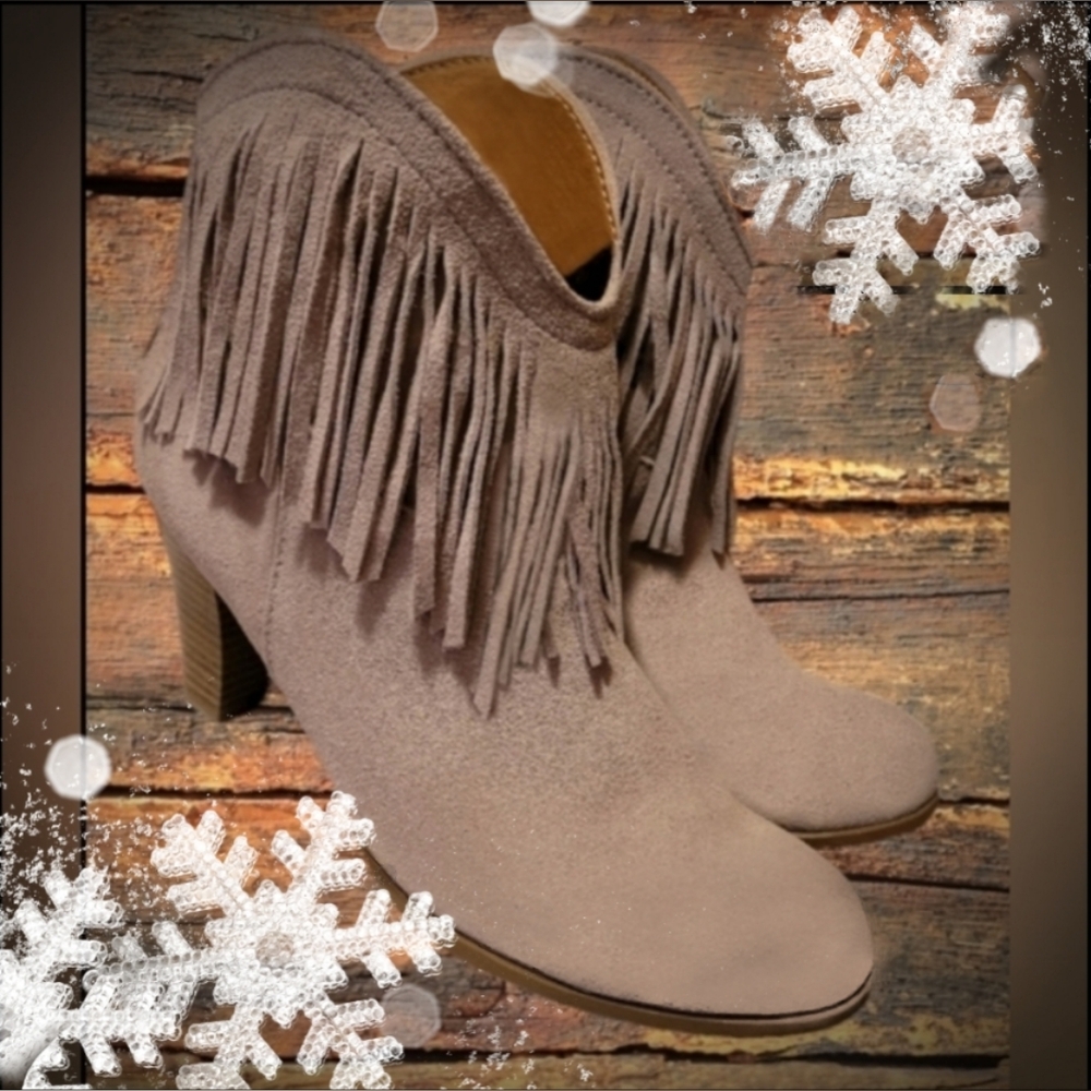New Genuine Suede Fringed Ankle Boots (Mem. Foam wave insoles) (Sz10)